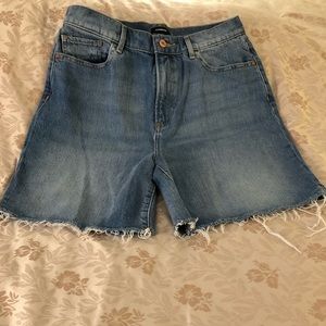 Like New - Women’s Express denim shorts - size 8